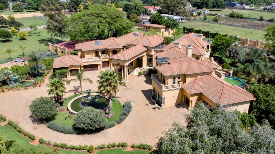 6 Bedroom Property for Sale in Benoni Small Farms Gauteng
