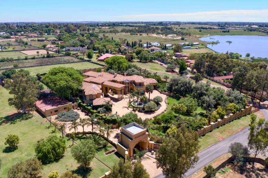 6 Bedroom Property for Sale in Benoni Small Farms Gauteng