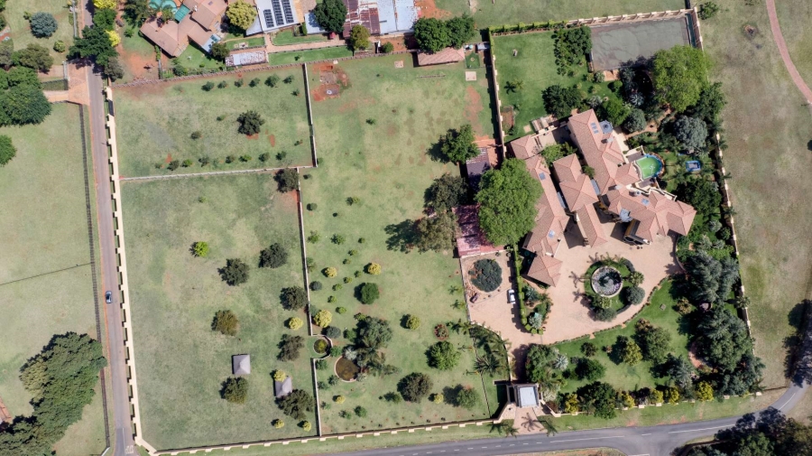 6 Bedroom Property for Sale in Benoni Small Farms Gauteng