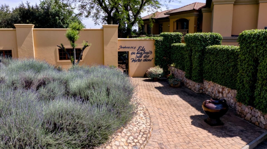 6 Bedroom Property for Sale in Benoni Small Farms Gauteng