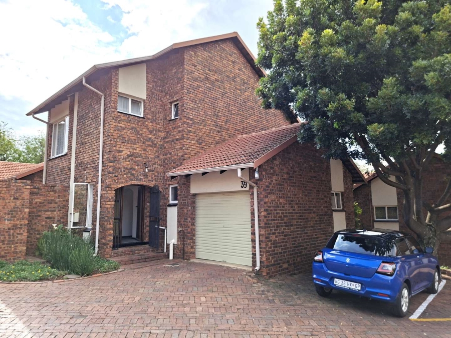 3 Bedroom Property for Sale in Faerie Glen Gauteng