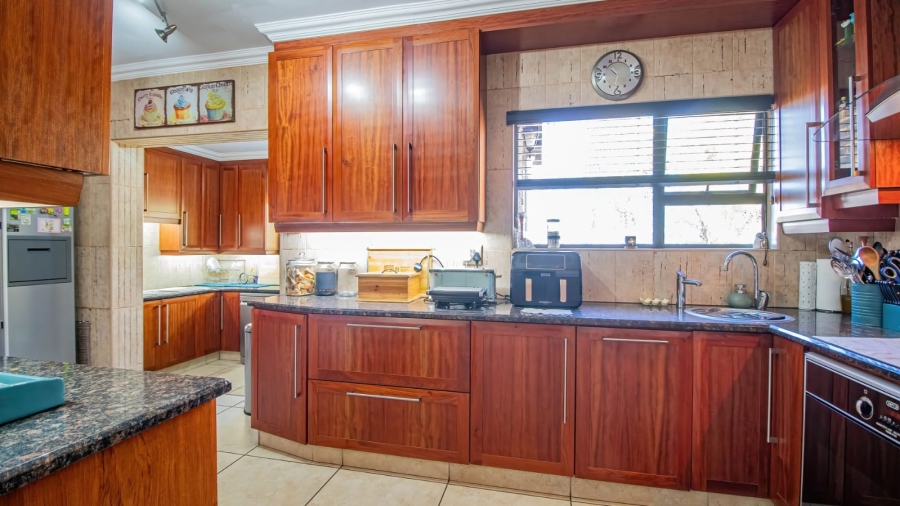 5 Bedroom Property for Sale in Glenvista Gauteng
