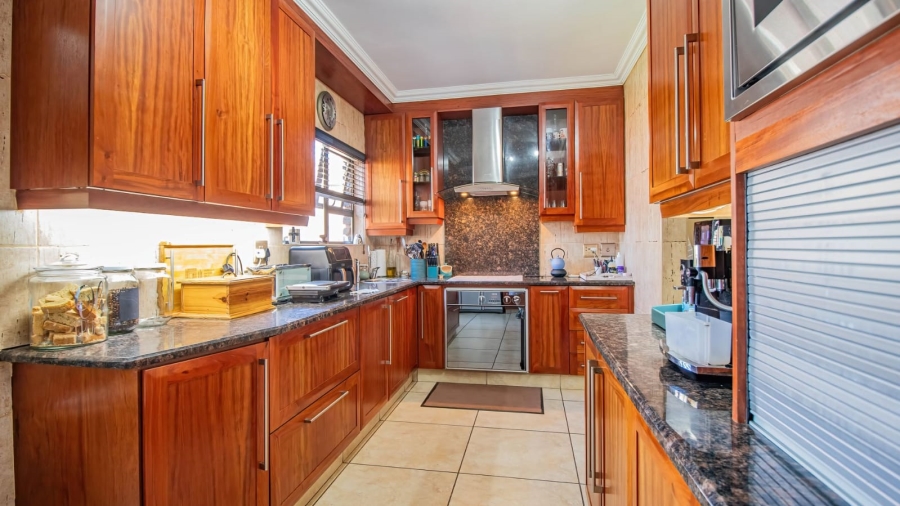 5 Bedroom Property for Sale in Glenvista Gauteng