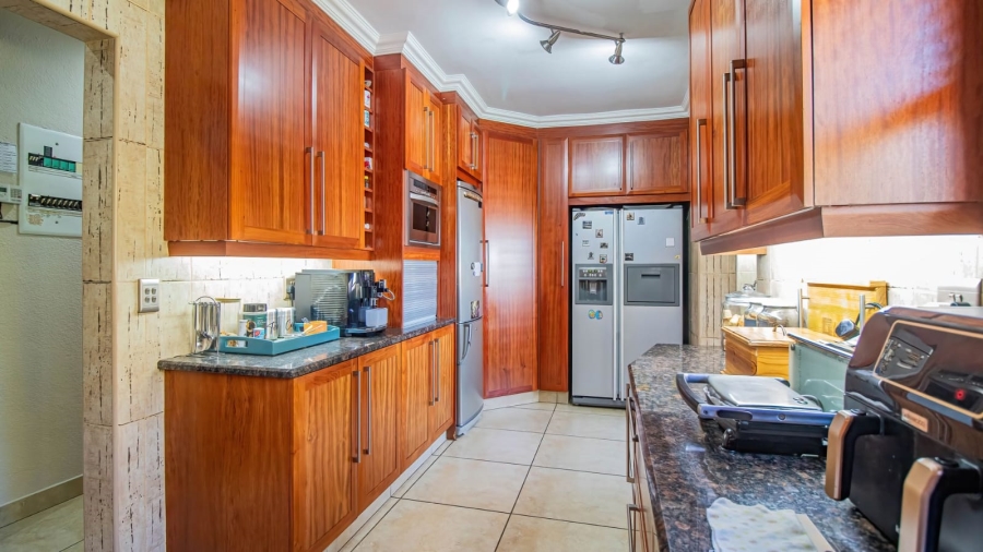 5 Bedroom Property for Sale in Glenvista Gauteng