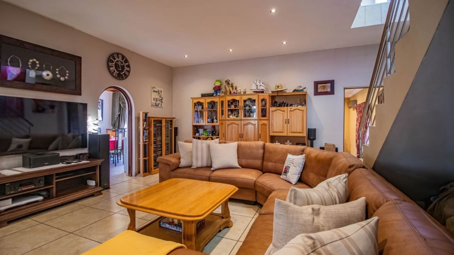 5 Bedroom Property for Sale in Glenvista Gauteng