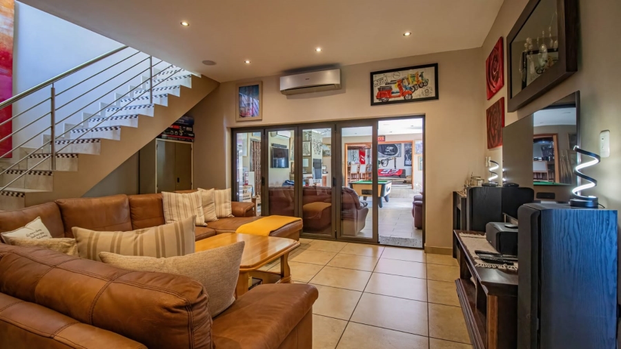 5 Bedroom Property for Sale in Glenvista Gauteng