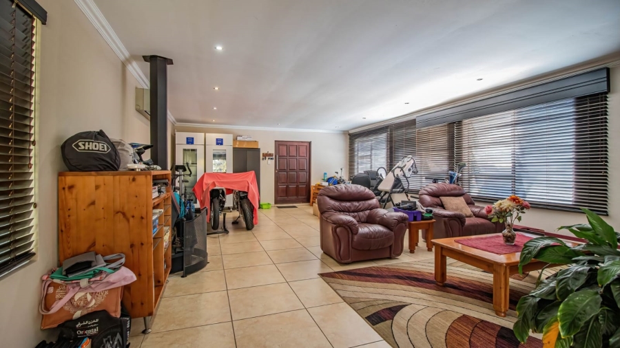 5 Bedroom Property for Sale in Glenvista Gauteng