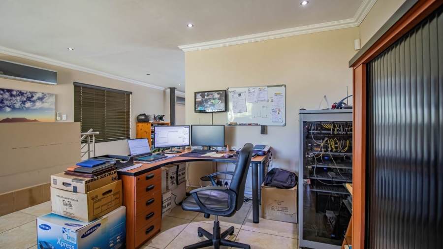 5 Bedroom Property for Sale in Glenvista Gauteng