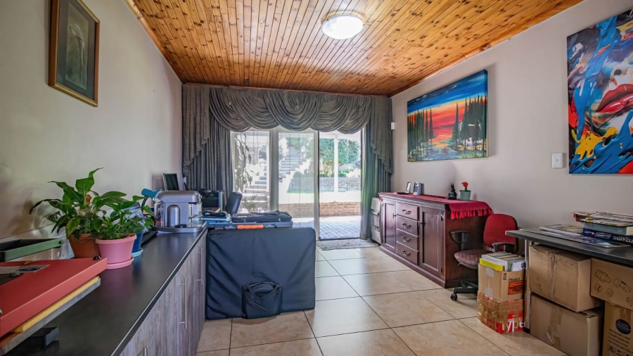 5 Bedroom Property for Sale in Glenvista Gauteng