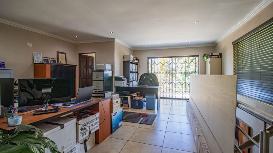 5 Bedroom Property for Sale in Glenvista Gauteng