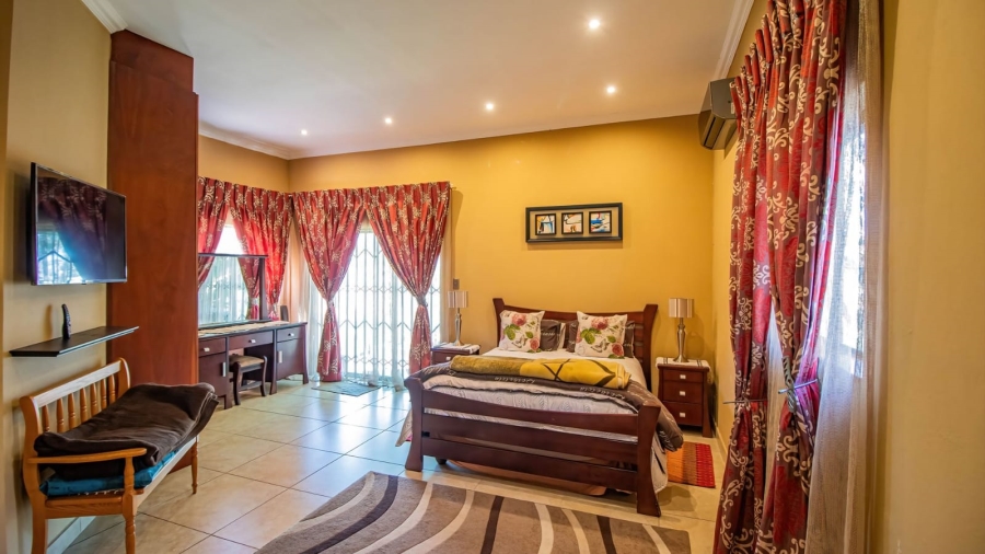 5 Bedroom Property for Sale in Glenvista Gauteng