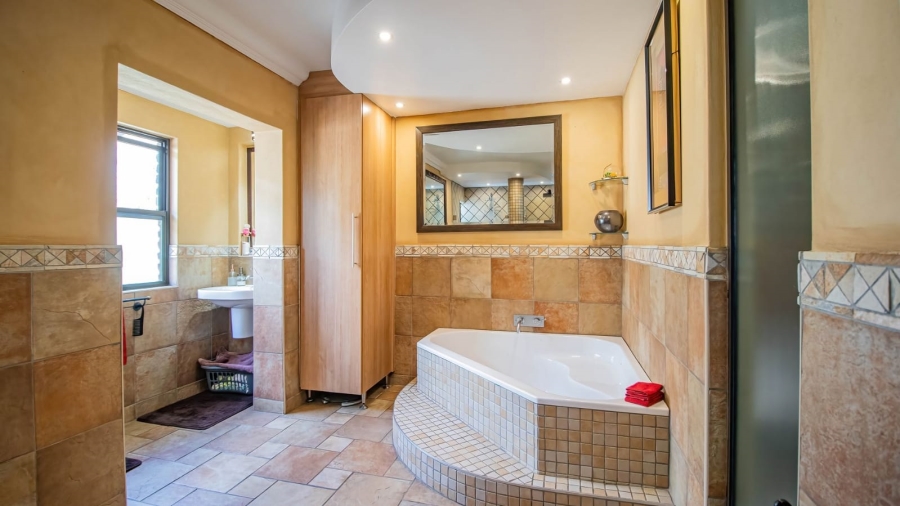 5 Bedroom Property for Sale in Glenvista Gauteng