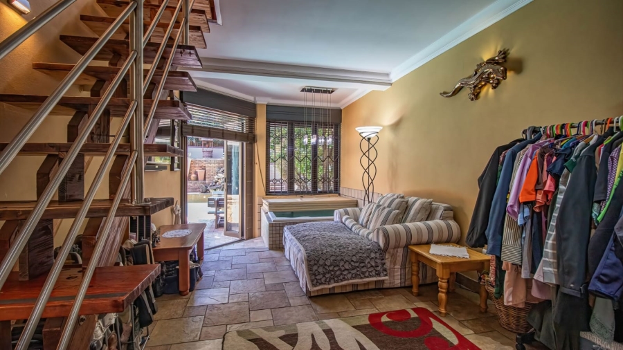 5 Bedroom Property for Sale in Glenvista Gauteng