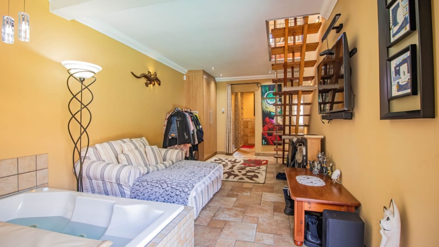 5 Bedroom Property for Sale in Glenvista Gauteng