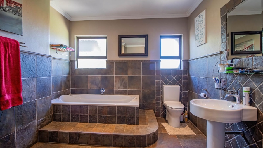 5 Bedroom Property for Sale in Glenvista Gauteng