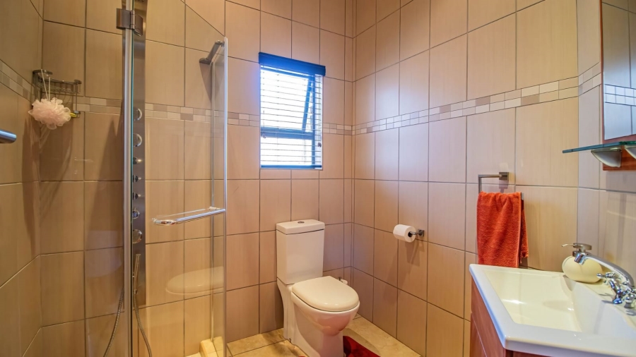 5 Bedroom Property for Sale in Glenvista Gauteng