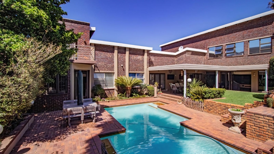 5 Bedroom Property for Sale in Glenvista Gauteng