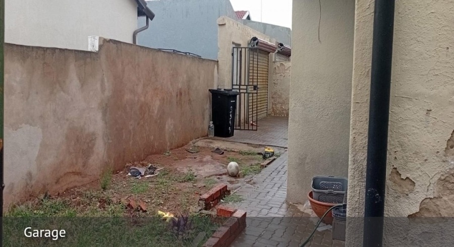 3 Bedroom Property for Sale in Clayville Gauteng