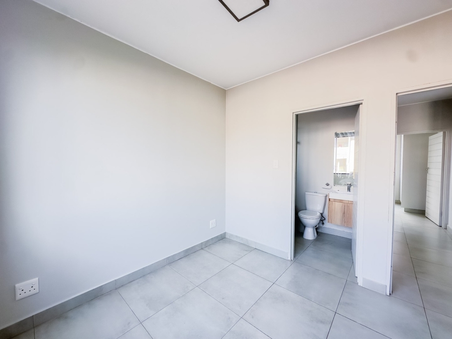 To Let 2 Bedroom Property for Rent in Lombardy Estate Gauteng