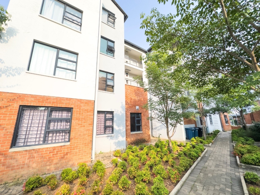 To Let 2 Bedroom Property for Rent in Lombardy Estate Gauteng