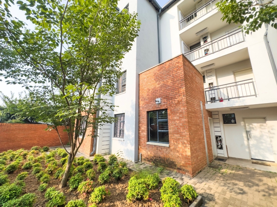 To Let 2 Bedroom Property for Rent in Lombardy Estate Gauteng