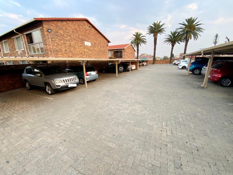 2 Bedroom Property for Sale in New Redruth Gauteng