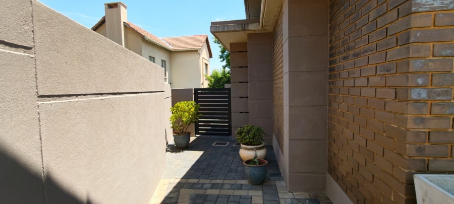 To Let 3 Bedroom Property for Rent in Olympus AH Gauteng