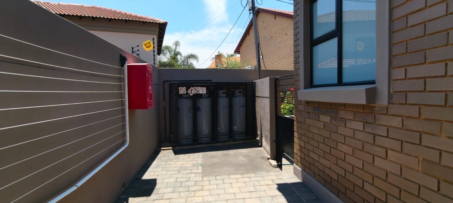 To Let 3 Bedroom Property for Rent in Olympus AH Gauteng