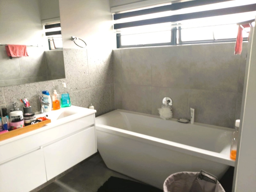 3 Bedroom Property for Sale in Amberfield Gauteng