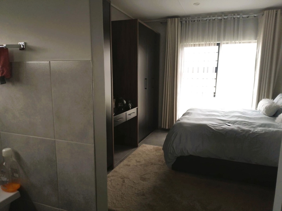 3 Bedroom Property for Sale in Amberfield Gauteng