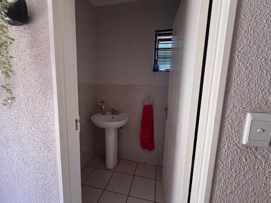 3 Bedroom Property for Sale in Oakdene Gauteng
