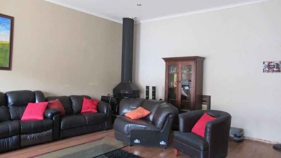 3 Bedroom Property for Sale in Oakdene Gauteng