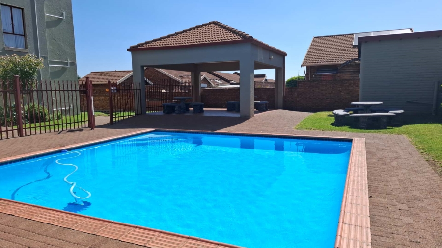 To Let 3 Bedroom Property for Rent in Randhart Gauteng