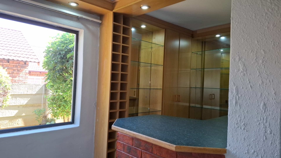 To Let 3 Bedroom Property for Rent in Randhart Gauteng