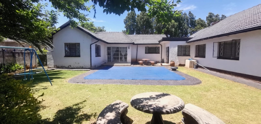 5 Bedroom Property for Sale in Brackendowns Gauteng