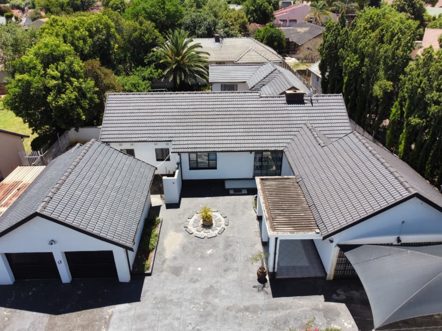 5 Bedroom Property for Sale in Brackendowns Gauteng