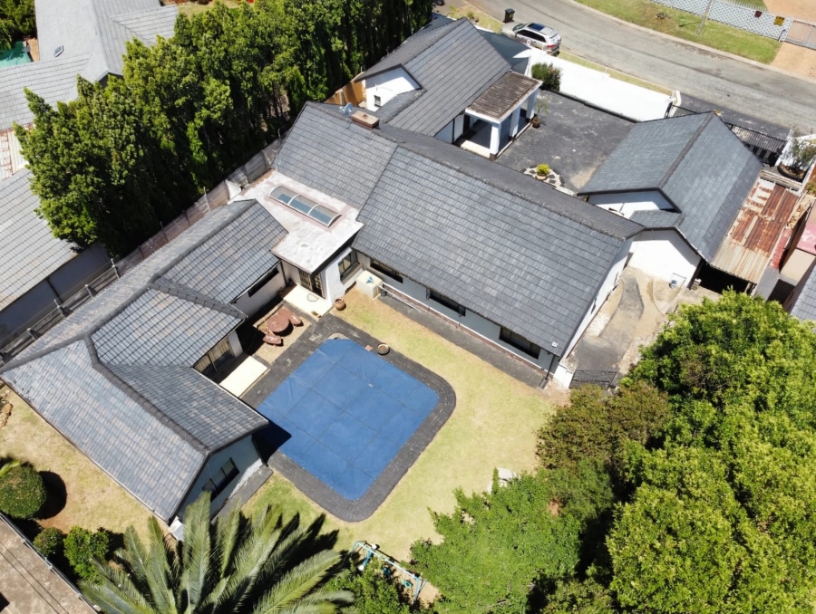 5 Bedroom Property for Sale in Brackendowns Gauteng