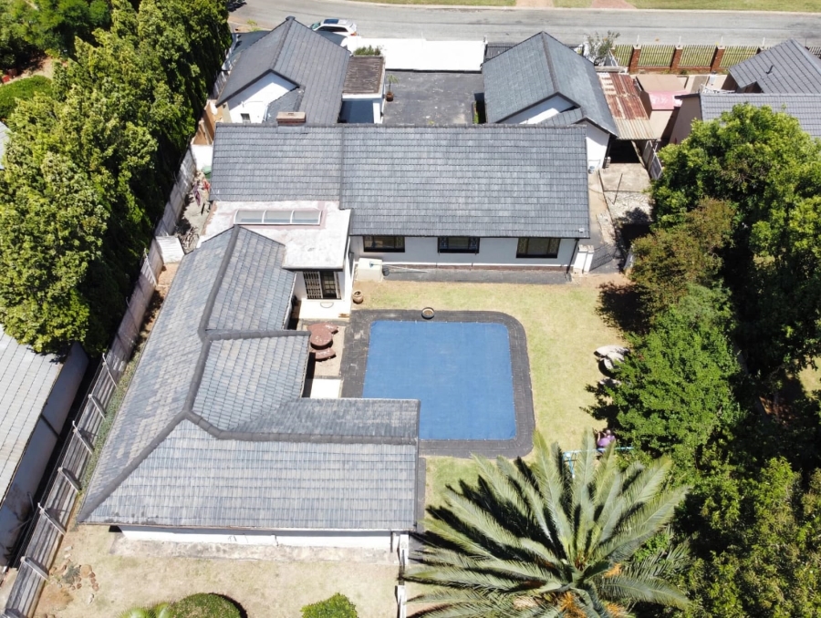 5 Bedroom Property for Sale in Brackendowns Gauteng