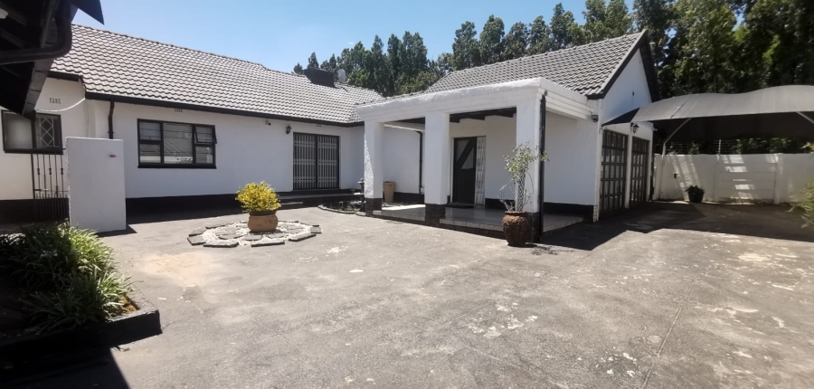 5 Bedroom Property for Sale in Brackendowns Gauteng