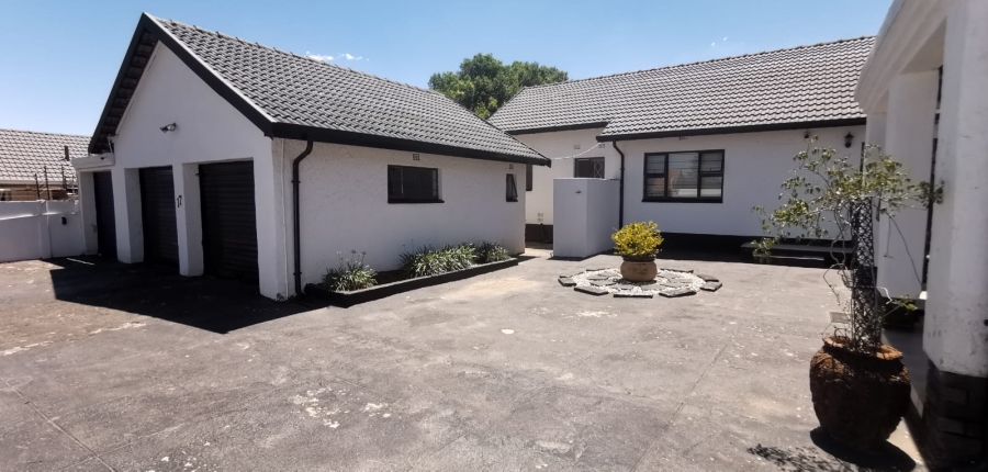 5 Bedroom Property for Sale in Brackendowns Gauteng