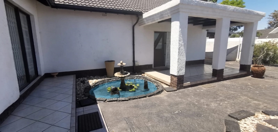 5 Bedroom Property for Sale in Brackendowns Gauteng