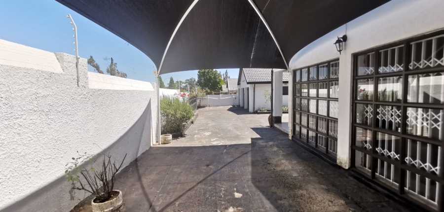 5 Bedroom Property for Sale in Brackendowns Gauteng