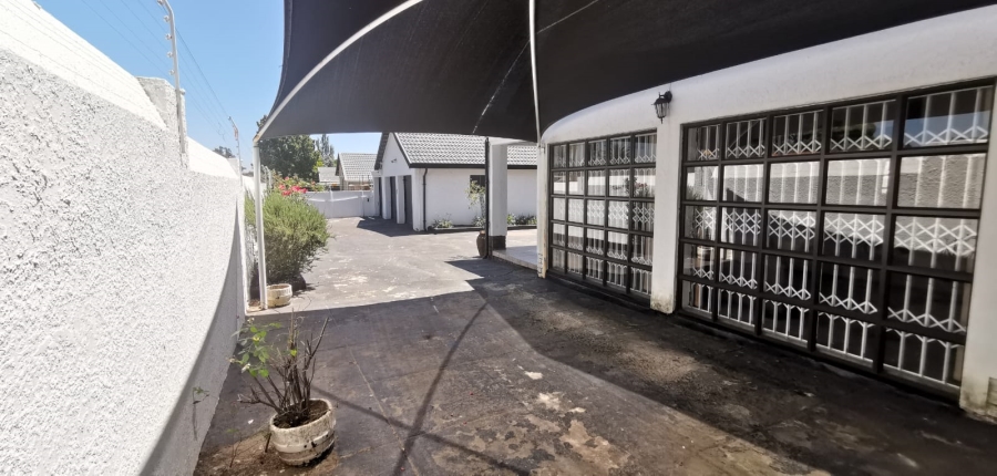 5 Bedroom Property for Sale in Brackendowns Gauteng