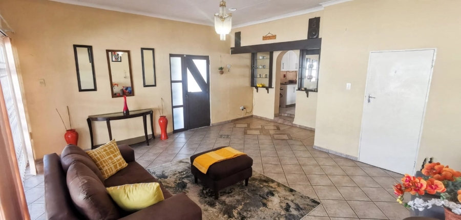 5 Bedroom Property for Sale in Brackendowns Gauteng