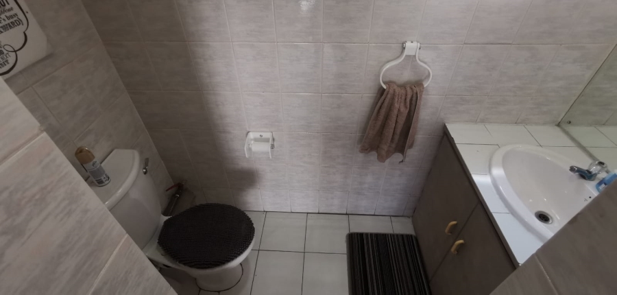 5 Bedroom Property for Sale in Brackendowns Gauteng