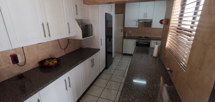 5 Bedroom Property for Sale in Brackendowns Gauteng