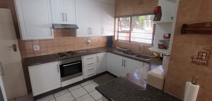 5 Bedroom Property for Sale in Brackendowns Gauteng