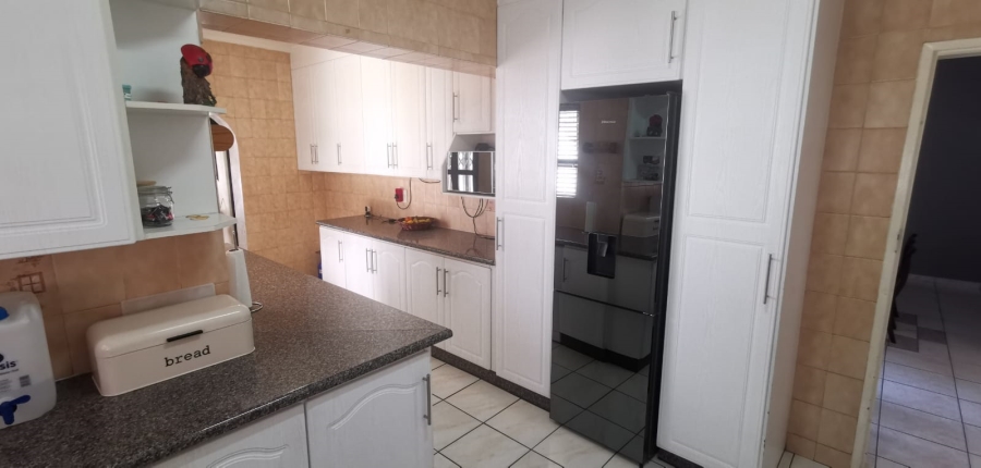 5 Bedroom Property for Sale in Brackendowns Gauteng