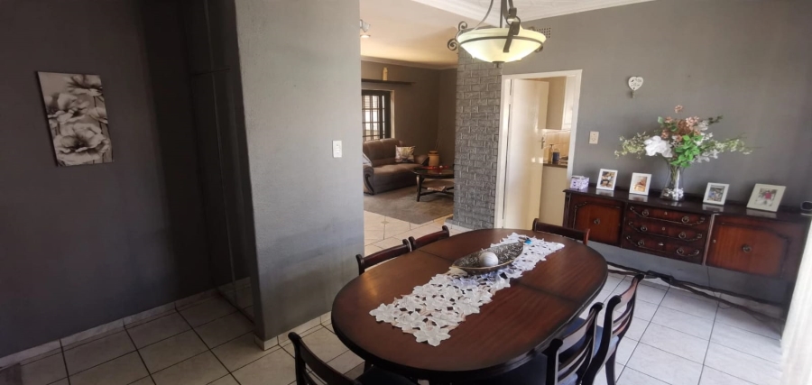 5 Bedroom Property for Sale in Brackendowns Gauteng