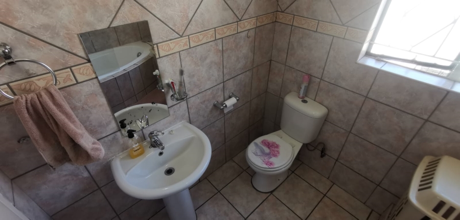 5 Bedroom Property for Sale in Brackendowns Gauteng
